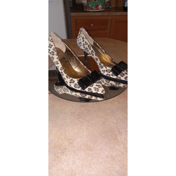 Preowned Anne Klein Women's Leopard print and Cream inflex Bow I Flex size 6 us. - Picture 1 of 6